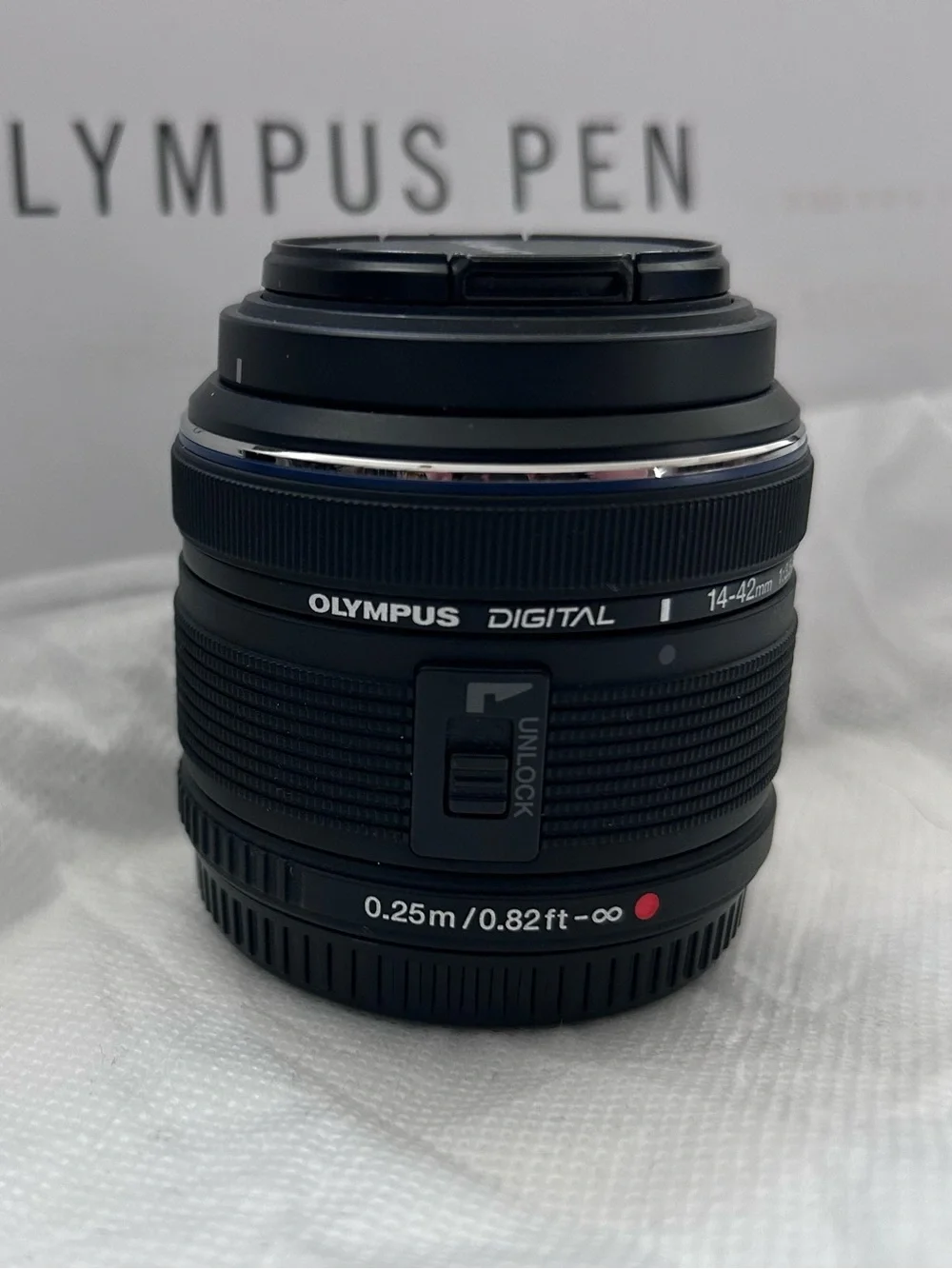 Olympus PEN E-PL8 16.1MP Touchscreen Mirrorless Camera Silver 14-42mm Kit